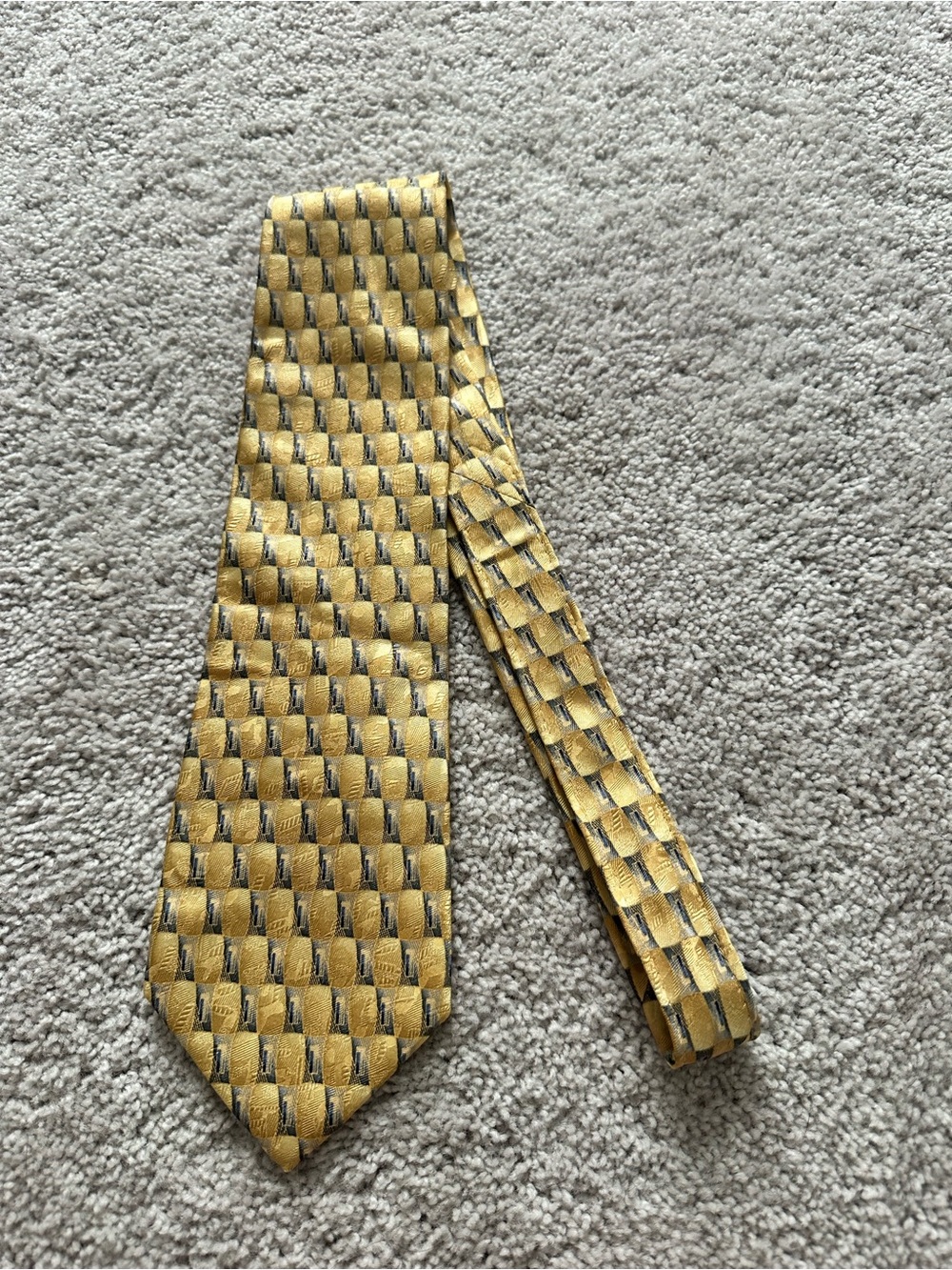 Roundtree & Yorke Gold and Black Geometric Silk Tie Roundtree&Yorke